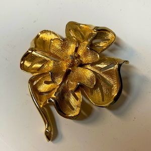 Flower Pin - gold, costume